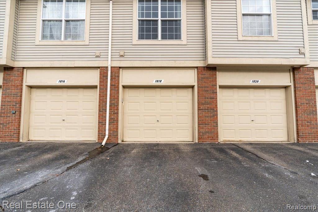 1818 Flagstone Circle, 34, Rochester, MI 48307 — Photo 5