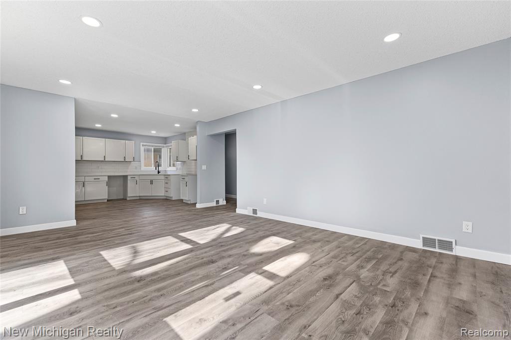 21901 Harding Street, Oak Park, MI 48237 — Photo 9
