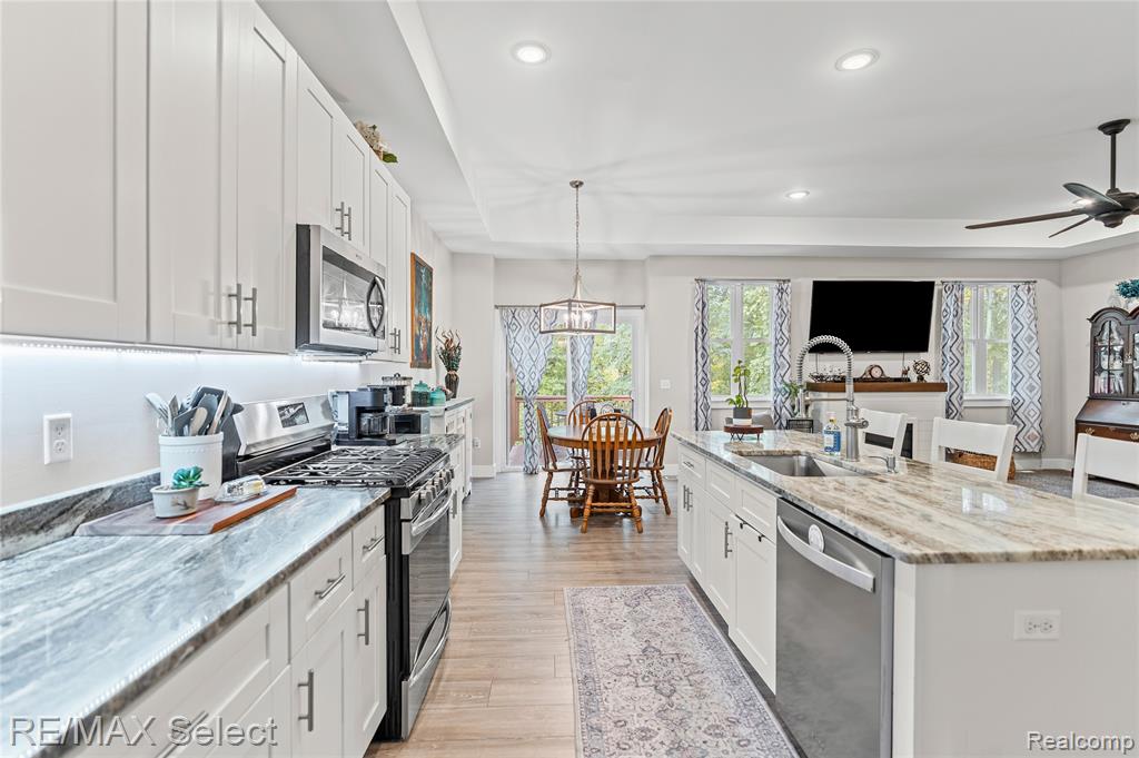 3127 Harbor Pointe Circle, Fenton, MI 48430 — Photo 15