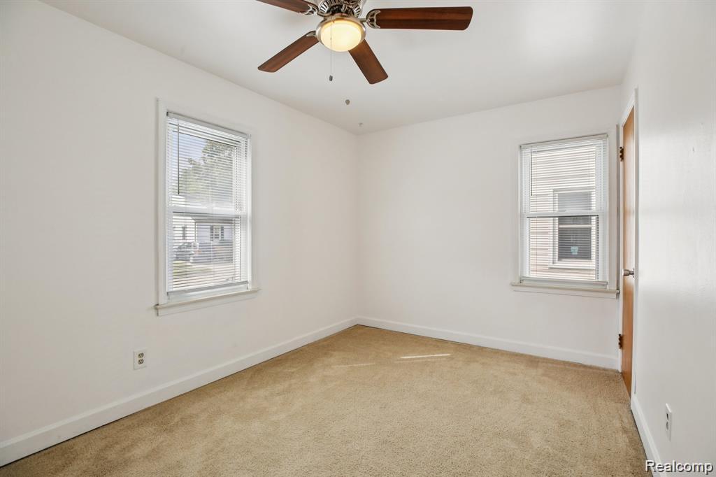 553 E Annabelle Avenue, Hazel Park, MI 48030 — Photo 9