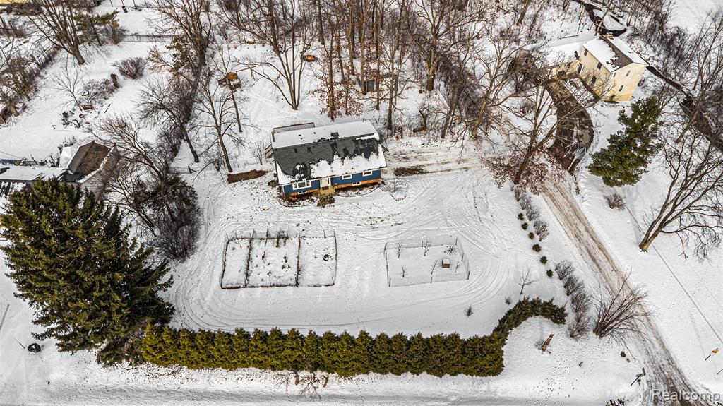 451 6 Mile Road, Whitmore Lake, MI 48189 — Photo 28