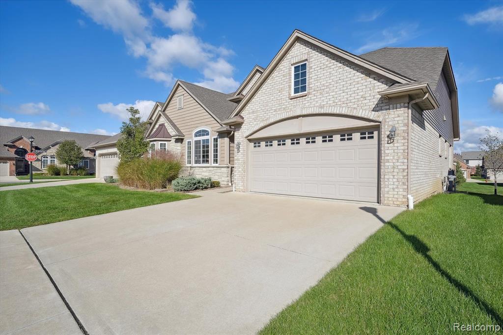 5121 HAWKSEYE Trace, Warren, MI 48092 — Photo 4