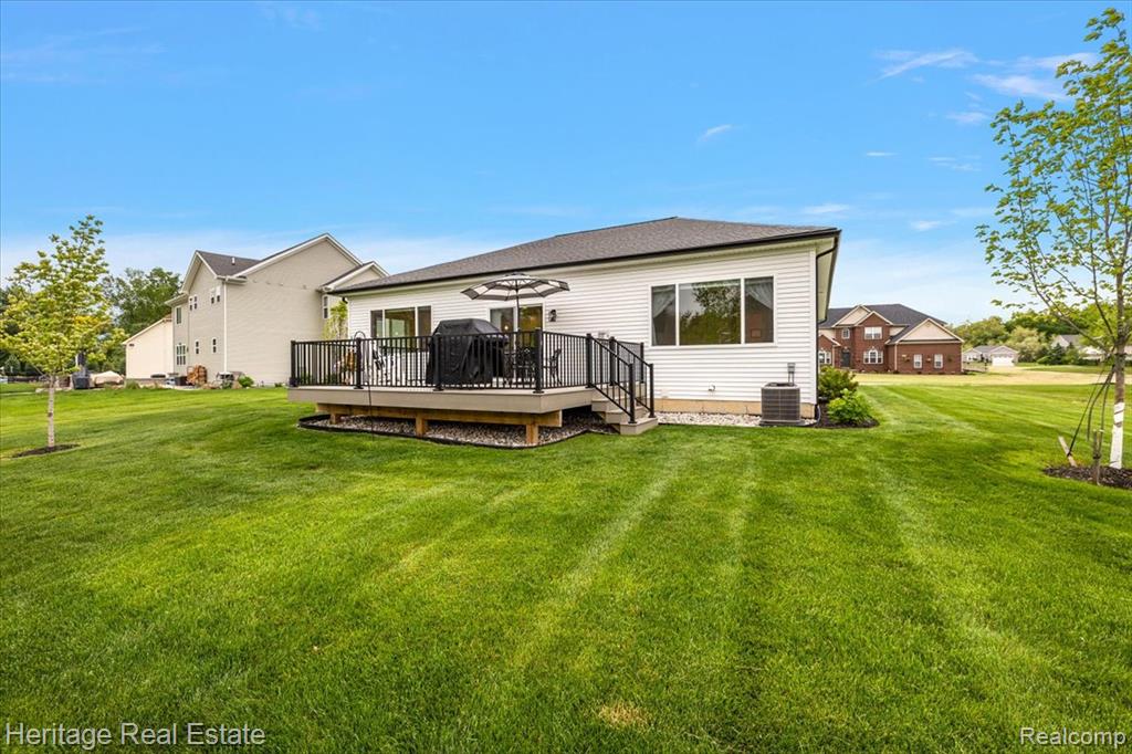 6231 Leighland Drive, Grand Blanc, MI 48439 — Photo 25