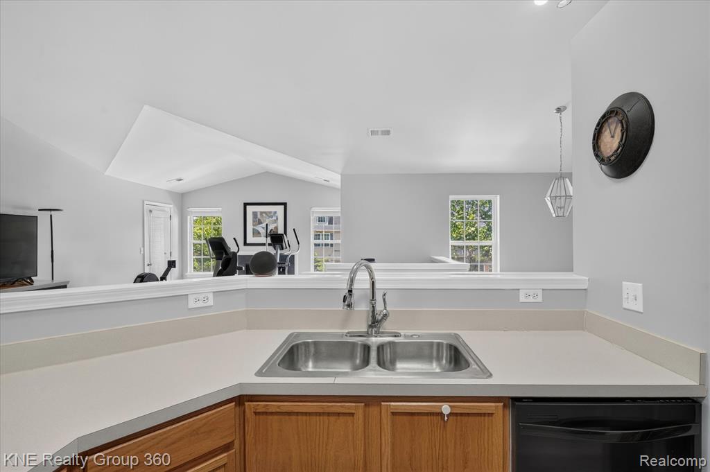 4077 Berkeley Avenue, Canton, MI 48188 — Photo 13