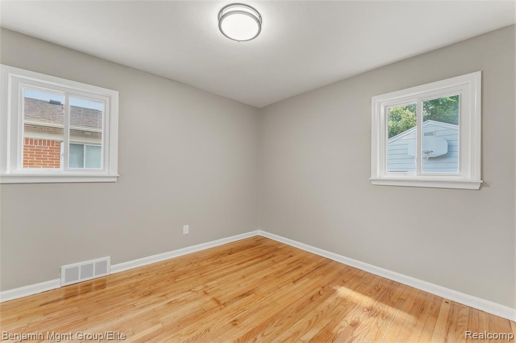 22584 Marine Avenue, Eastpointe, MI 48021 — Photo 17