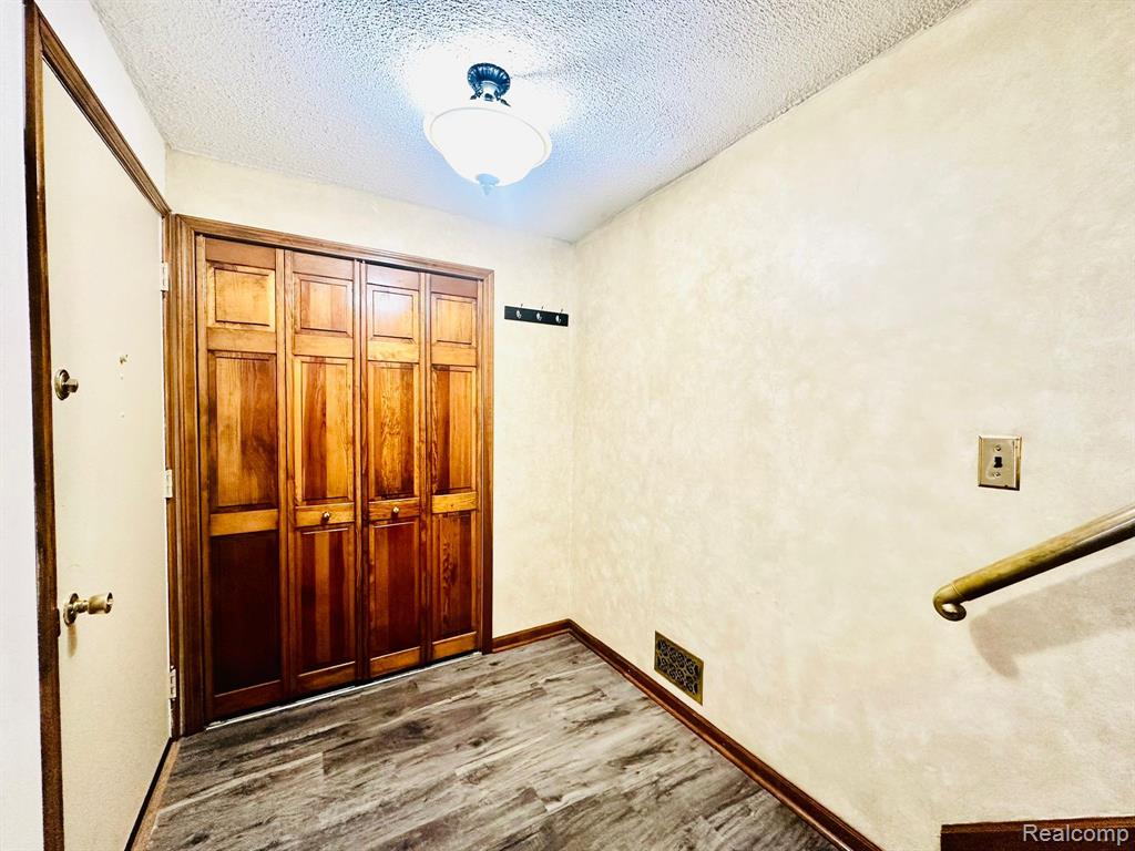 29720 CITY CENTER Drive, 4, Warren, MI 48093 — Photo 7