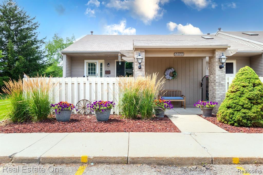 62622 RALEIGH Court, 1, South Lyon, MI 48178