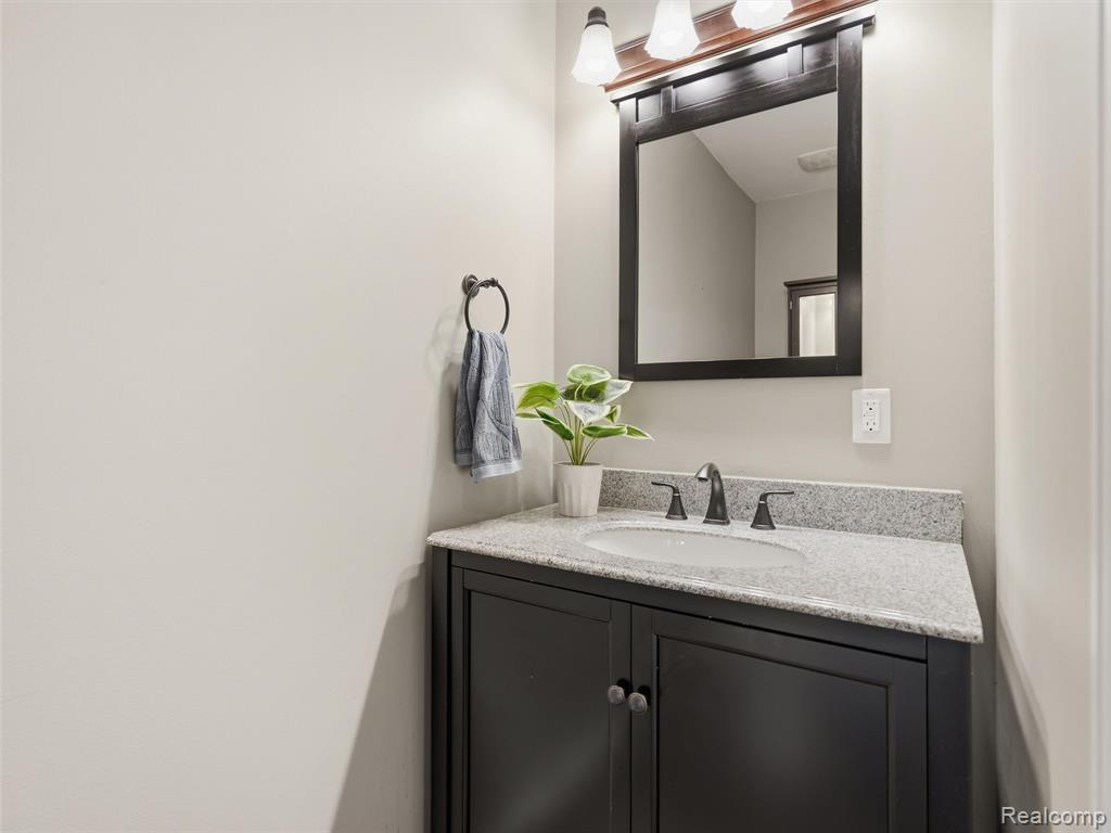 626 Kayser Avenue, Royal Oak, MI 48067 — Photo 16