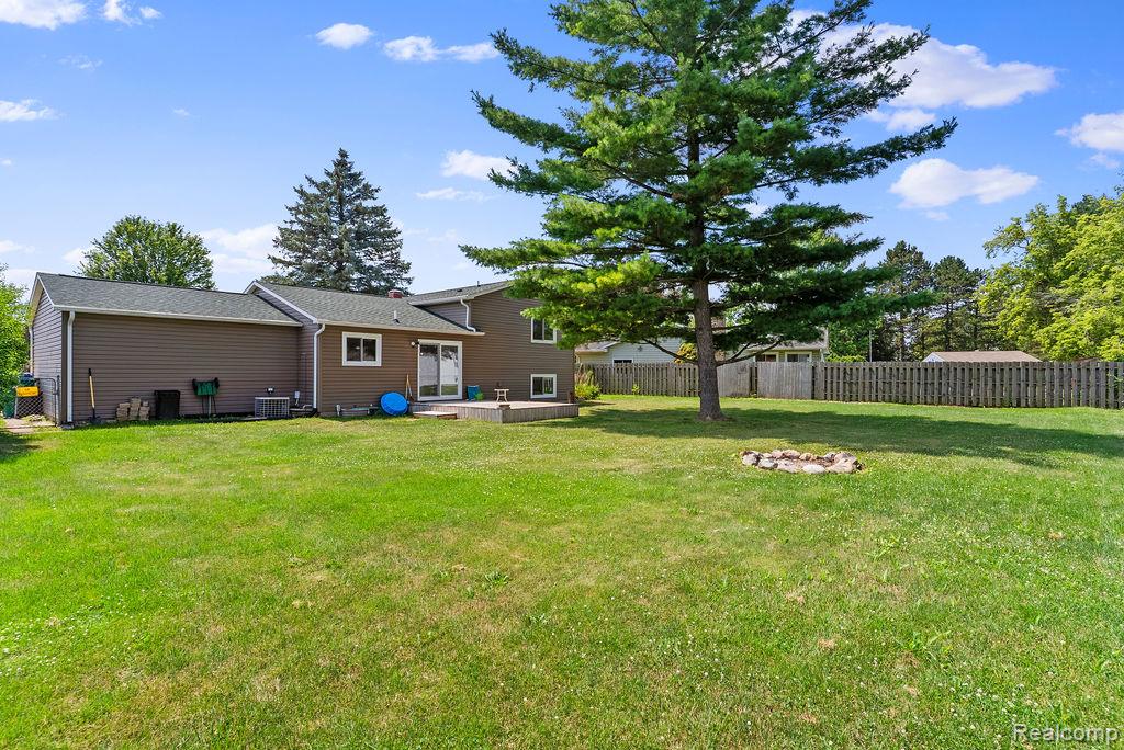9328 Elaine Drive, Swartz Creek, MI 48473 — Photo 33