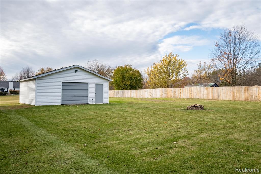 8354 Fenton Road, Grand Blanc, MI 48439 — Photo 6