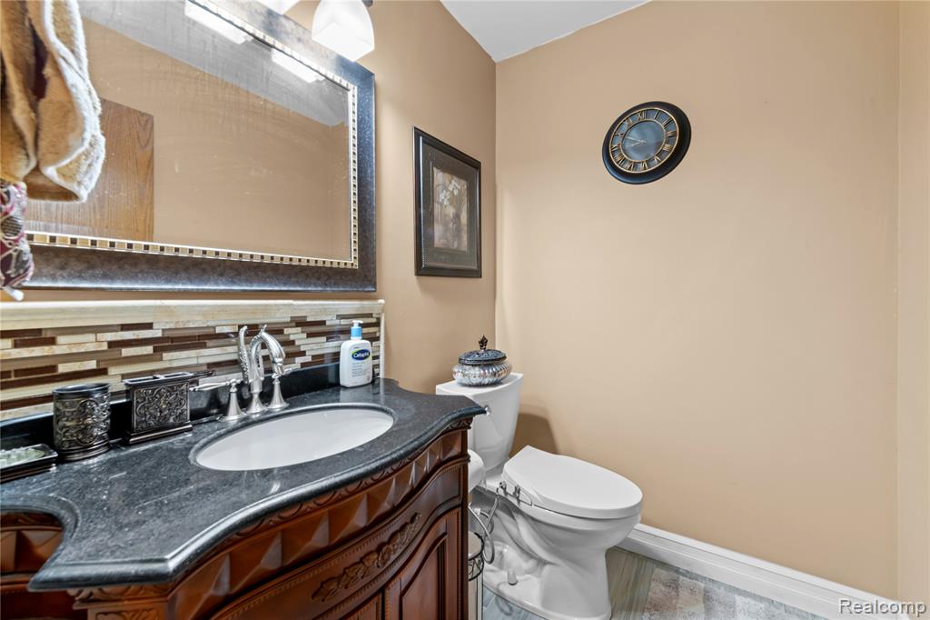 46902 Amberwood Drive, Shelby Twp, MI 48317 — Photo 20