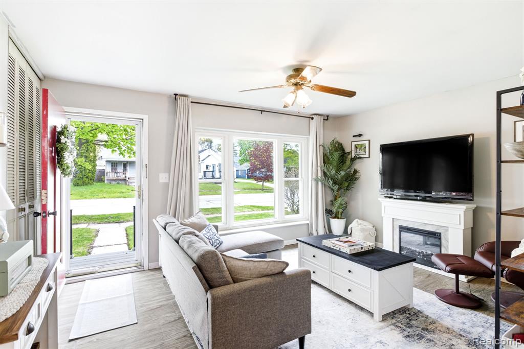 2824 Peavey Street, Port Huron, MI 48060 — Photo 4