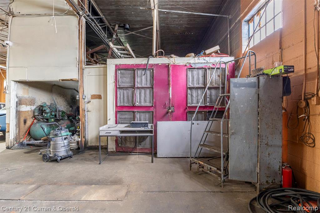 8301 W Chicago, Southgate, MI 48204 — Photo 10