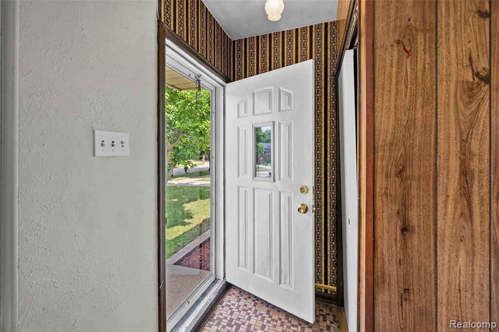 8630 N Evangeline Street, Dearborn Heights, MI 48127 — Photo 7
