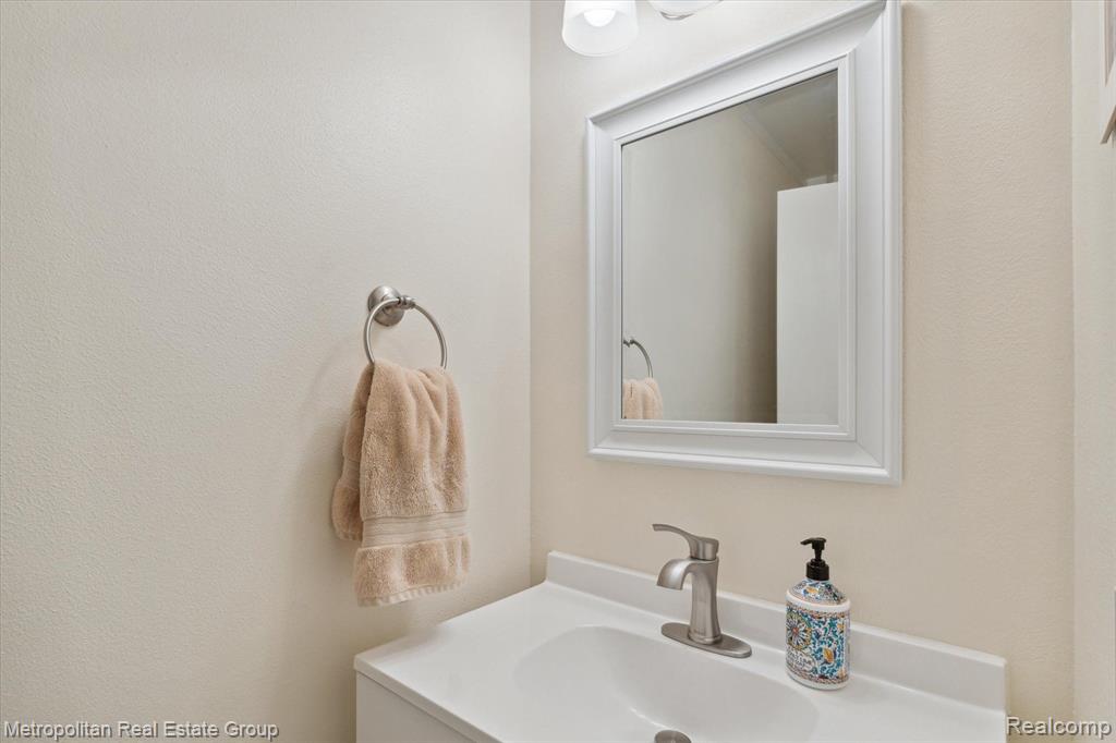 1492 MARINER Drive, Walled Lake, MI 48390 — Photo 11