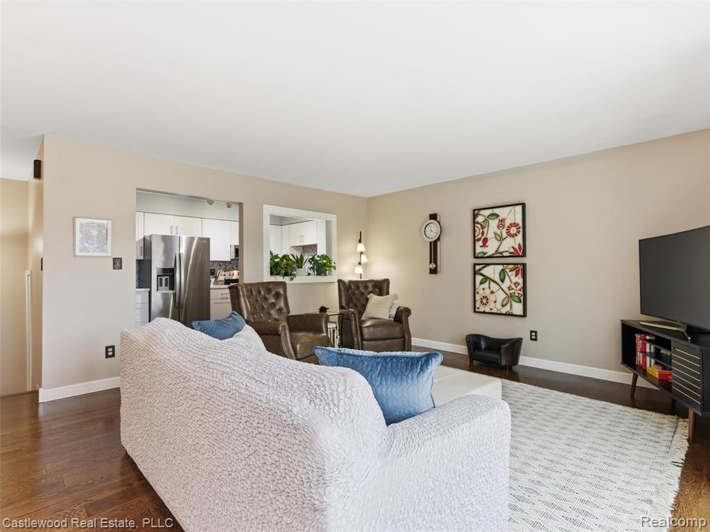 5868 Shore Court, Clarkston, MI — Photo 13