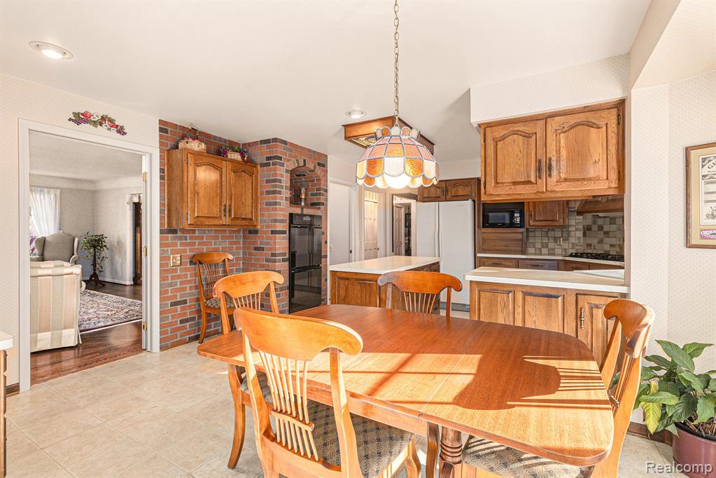 4597 Broughton Drive, Bloomfield Hills, MI 48301 — Photo 19