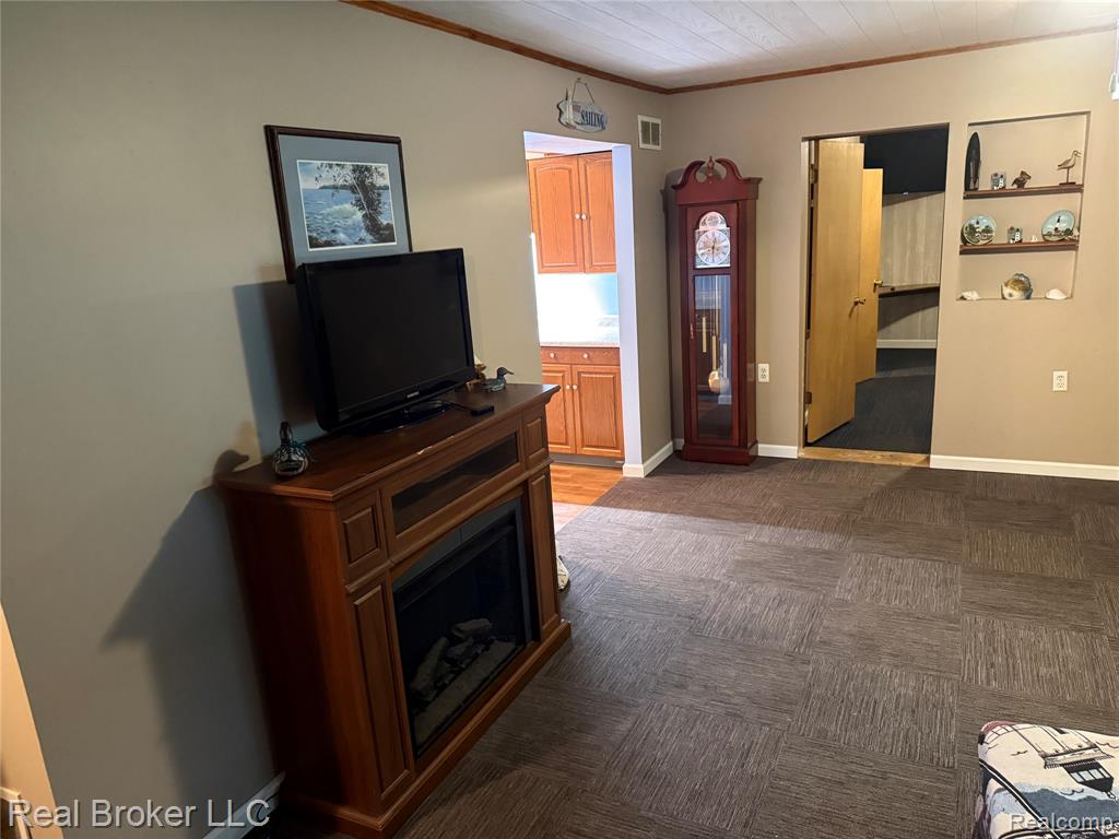 8637 Rowe Road, MI — Photo 18