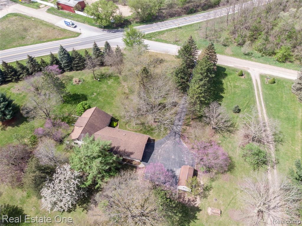9050 Earhart Road, South Lyon, MI 48178 — Photo 50