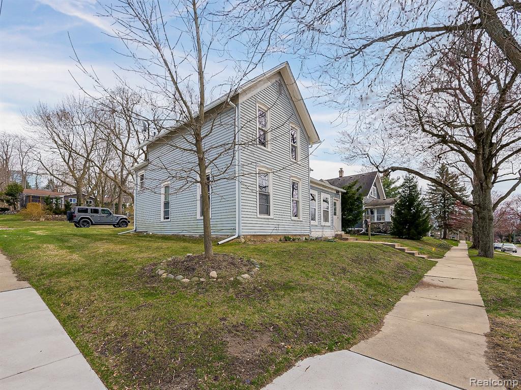 654 HICKORY unit 2 Street, Milford, MI 48381 — Photo 2