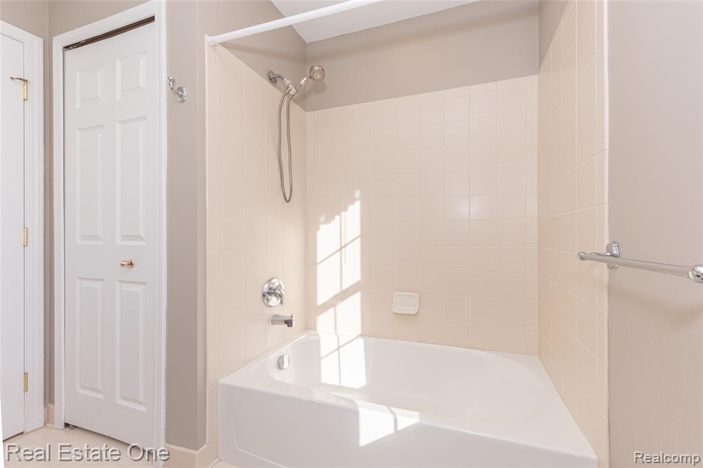 26610 Valhalla Drive, Farmington Hills, MI 48331 — Photo 52
