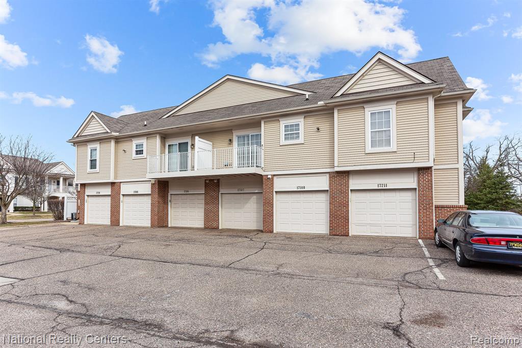 17211 Addington Drive, Commerce Twp, MI 48390 — Photo 24