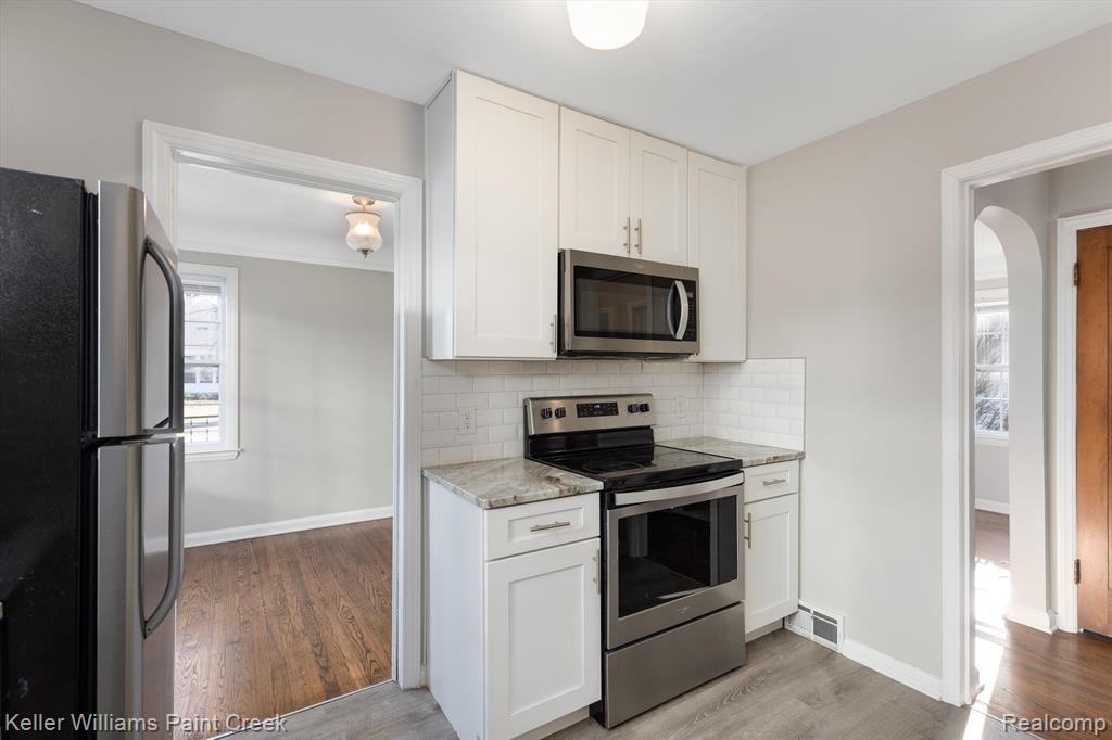825 N ALTADENA Avenue, Royal Oak, MI 48067 — Photo 8