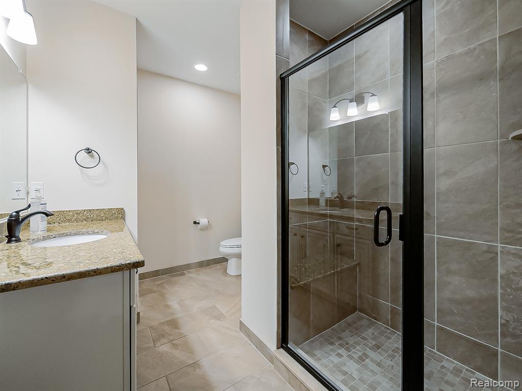 7212 Berry, West Bloomfield, MI — Photo 45