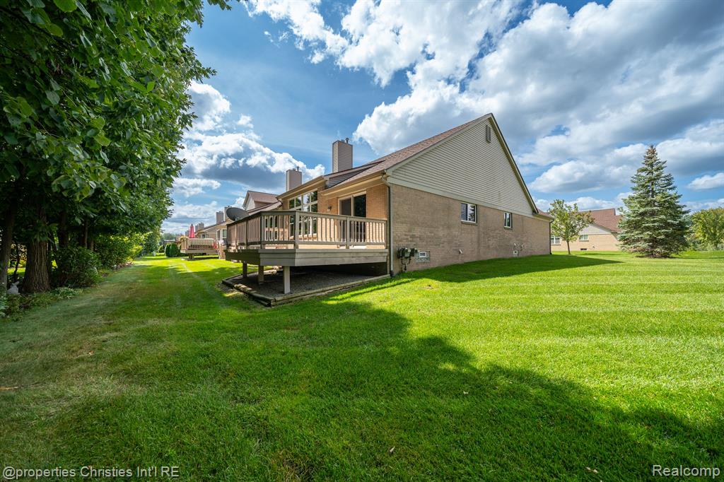 43450 COVE Drive, Clinton Twp, MI 48038 — Photo 27
