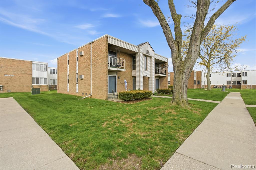 1671 Cass Lake Road, C, Keego Harbor, MI 48320 — Photo 4
