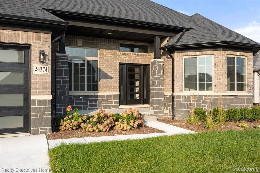 35603 Addison Drive, New Baltimore, MI 48047 — Photo 3