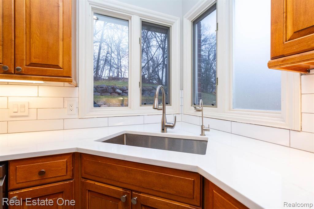 6536 Chatham Circle, Rochester Hills, MI 48306 — Photo 14