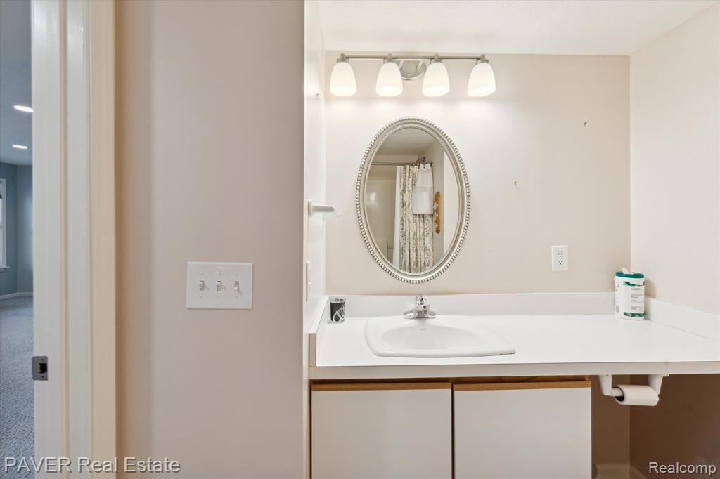 1565 WEATHERSTONE Drive, Ann Arbor, MI 48108 — Photo 33