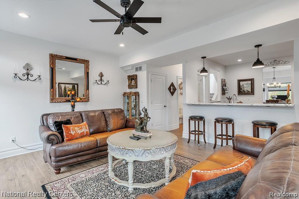 581 VILLAGE Lane, Milford, MI 48381 — Photo 6