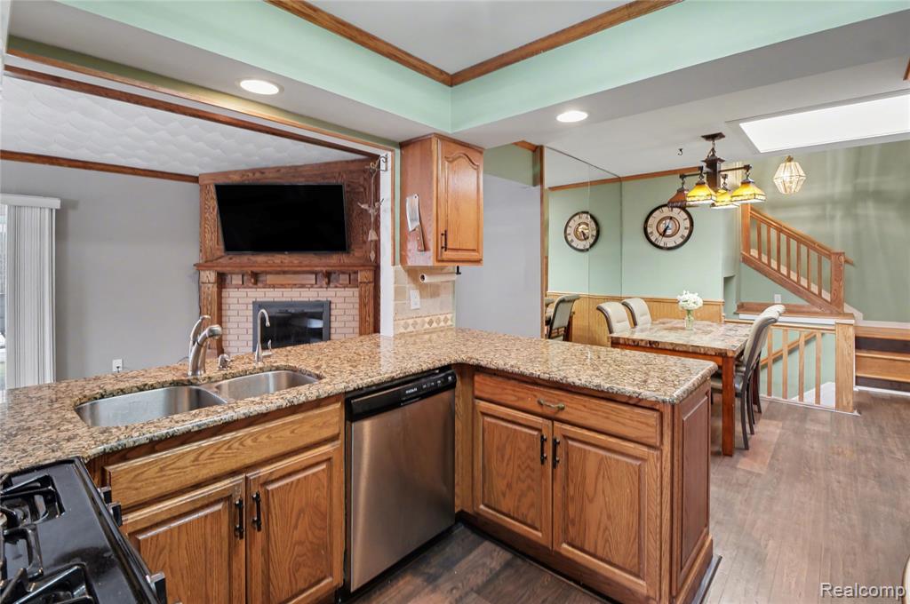 5597 Leafwood Drive, Commerce Twp, MI 48382 — Photo 7