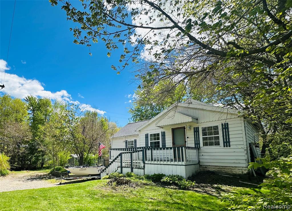 5827 Annibal Drive, Lapeer, MI 48446 — front exterior