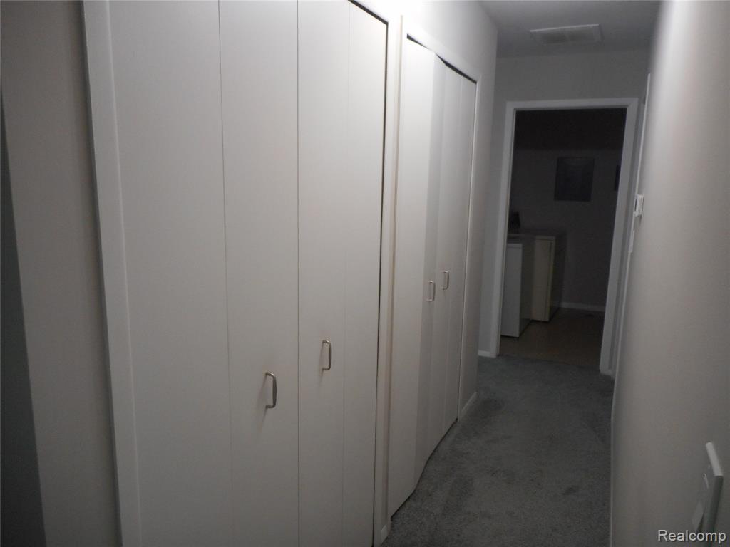 37066 Kirkshire Court, Farmington, MI 48331 — Photo 17
