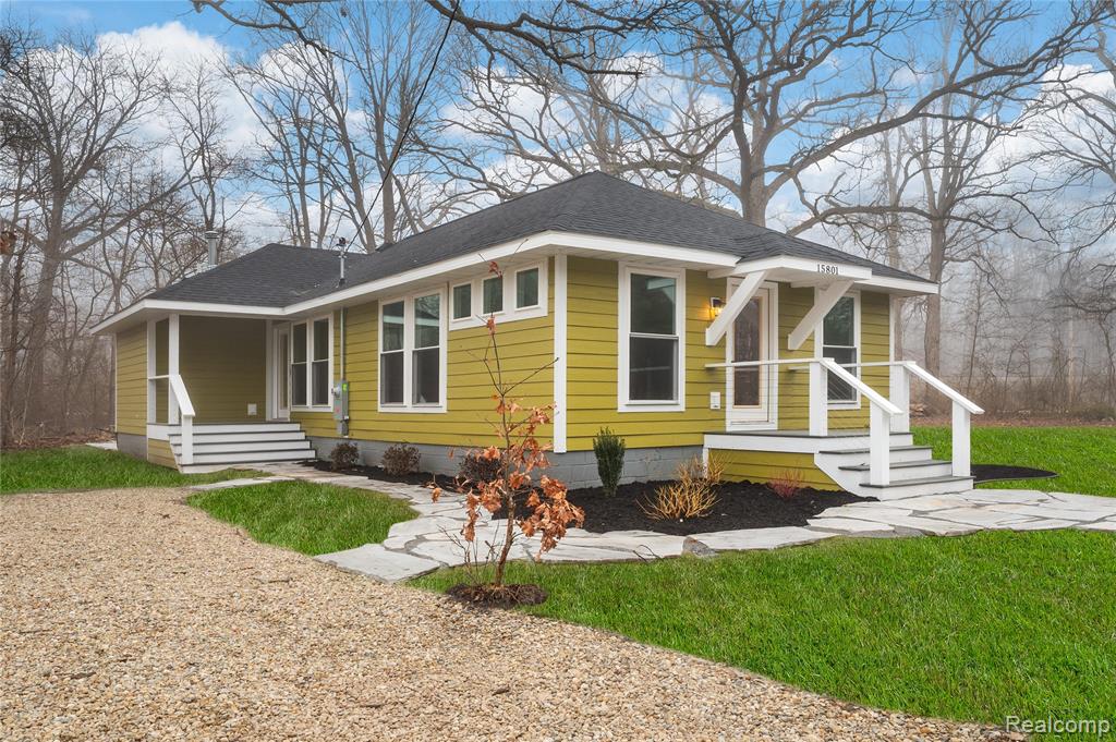 15801 Oak Avenue, Union Pier, MI 49129 — front exterior