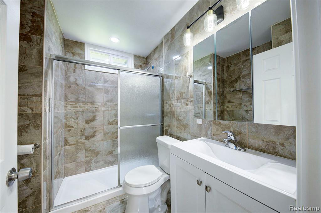 35030 Michelle Drive, Romulus, MI 48174 — Photo 36