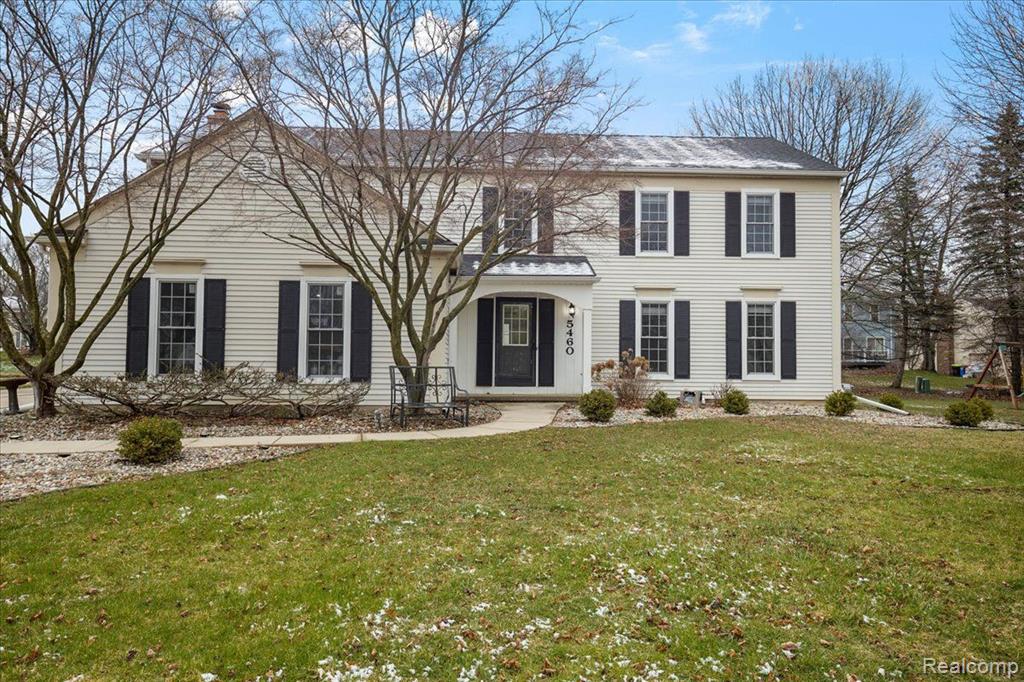5460 HAMMERSMITH Drive, West Bloomfield, MI — front exterior