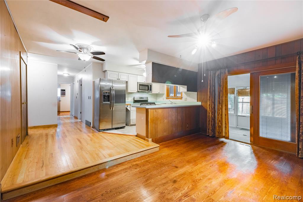 5035 Hillcrest Court, Trenton, MI 48183 — Photo 9