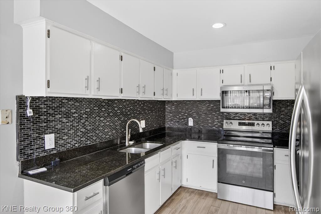 8092 Willow Lane, Warren, MI 48093 — Photo 14