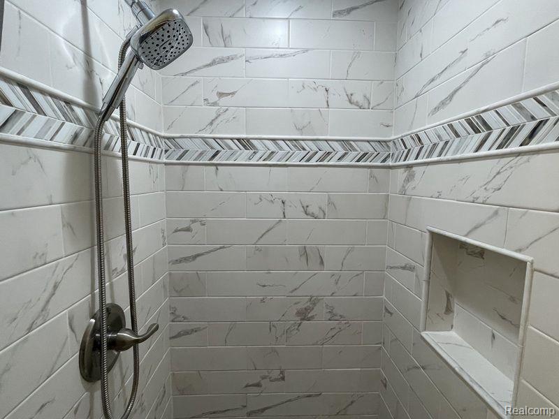 4924 BROOMFIELD, West Bloomfield, MI — Photo 18