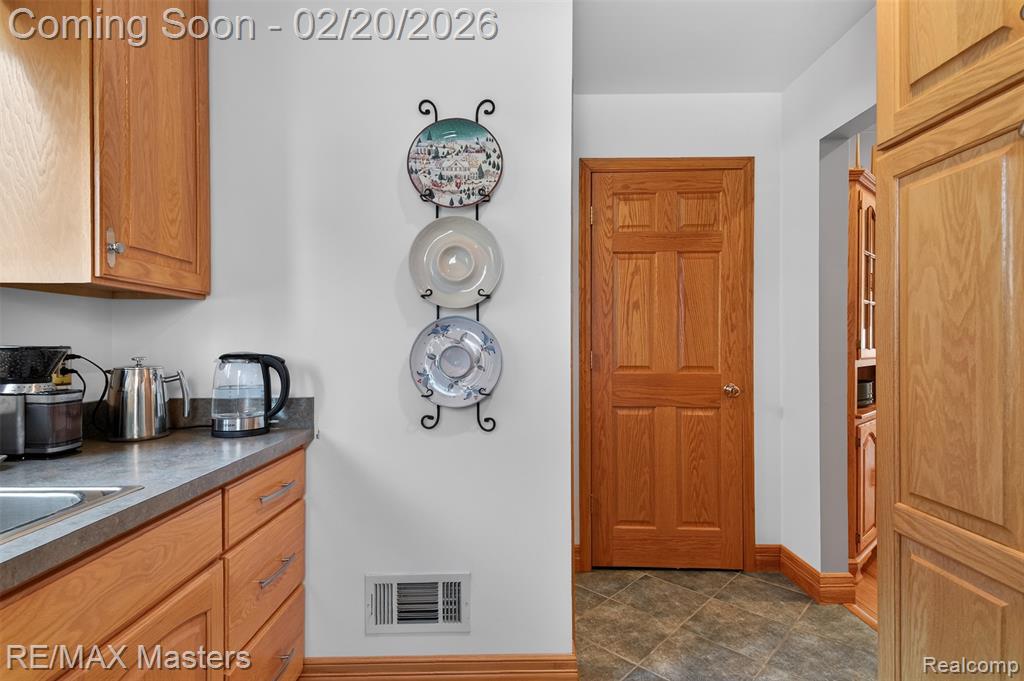 27429 W Huron River Drive, Flat Rock, MI 48134 — Photo 30