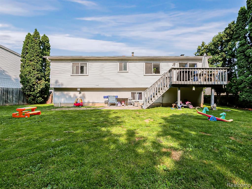 900 Surrey Heights, Westland, MI 48186 — Photo 22