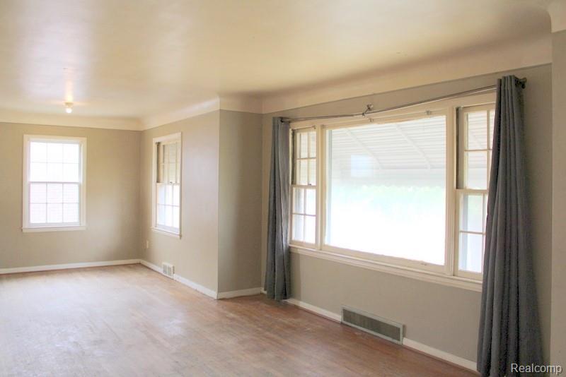 6354 Buckingham Avenue, Allen Park, MI 48101 — Photo 6