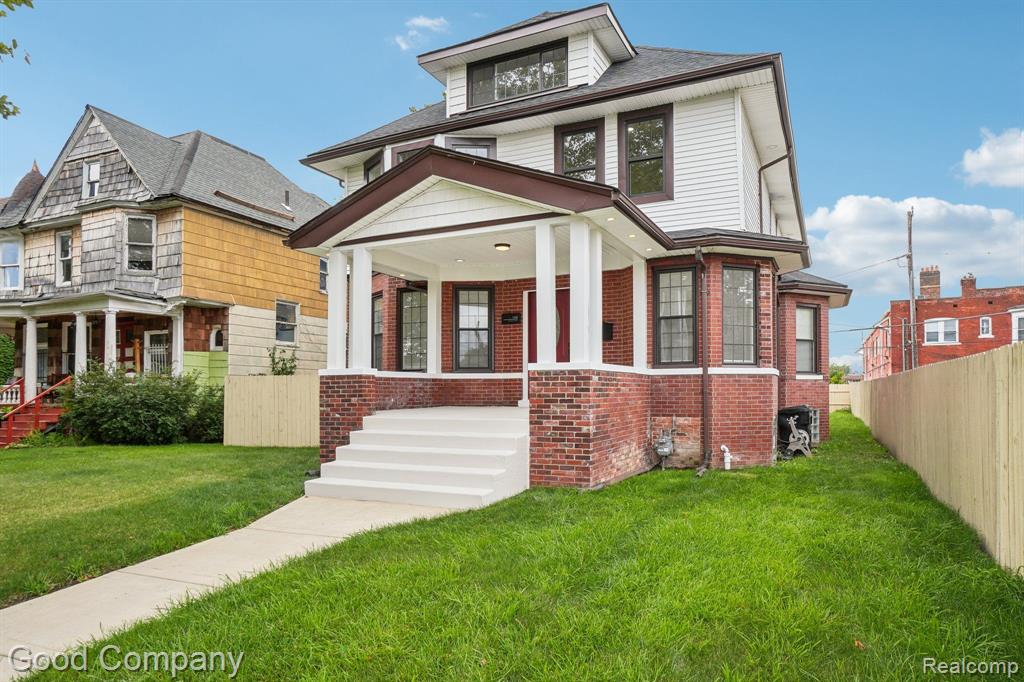 1645 CADILLAC Boulevard, Detroit, MI 48214 — Photo 2