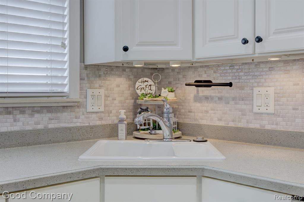 576 LANGLEY Boulevard, Clawson, MI — Photo 10