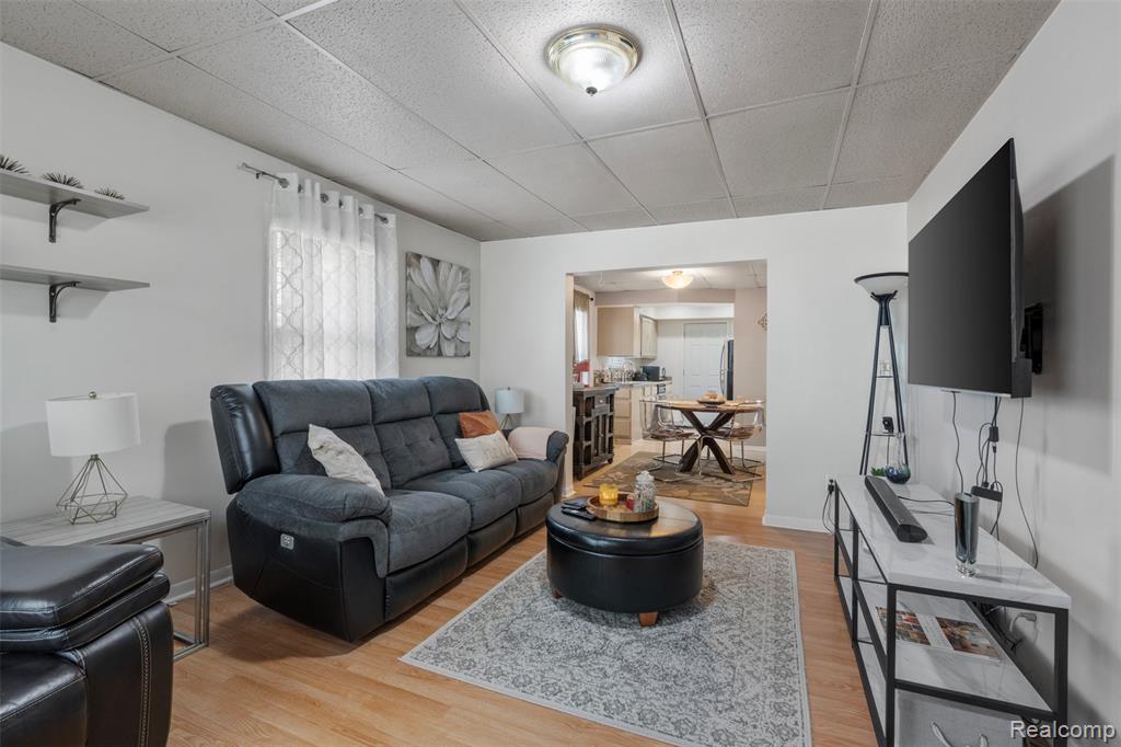 8431 Roseland Court, Oak Park, MI 48237 — Photo 4