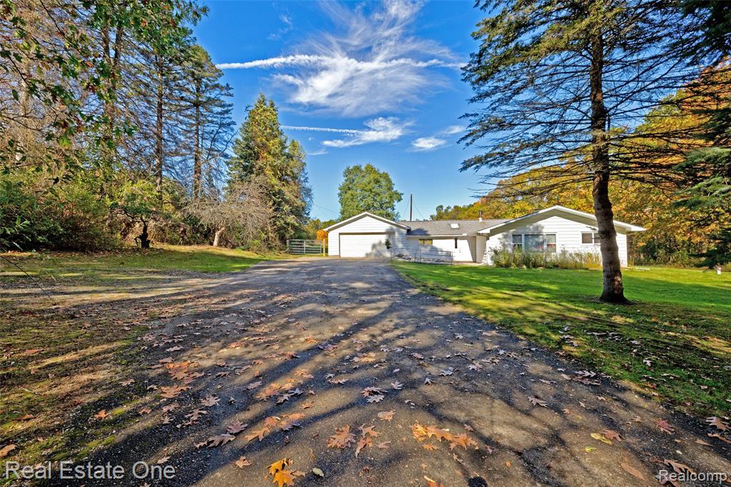 9150 Rattalee Lake Road, Clarkston, MI 48348 — front exterior
